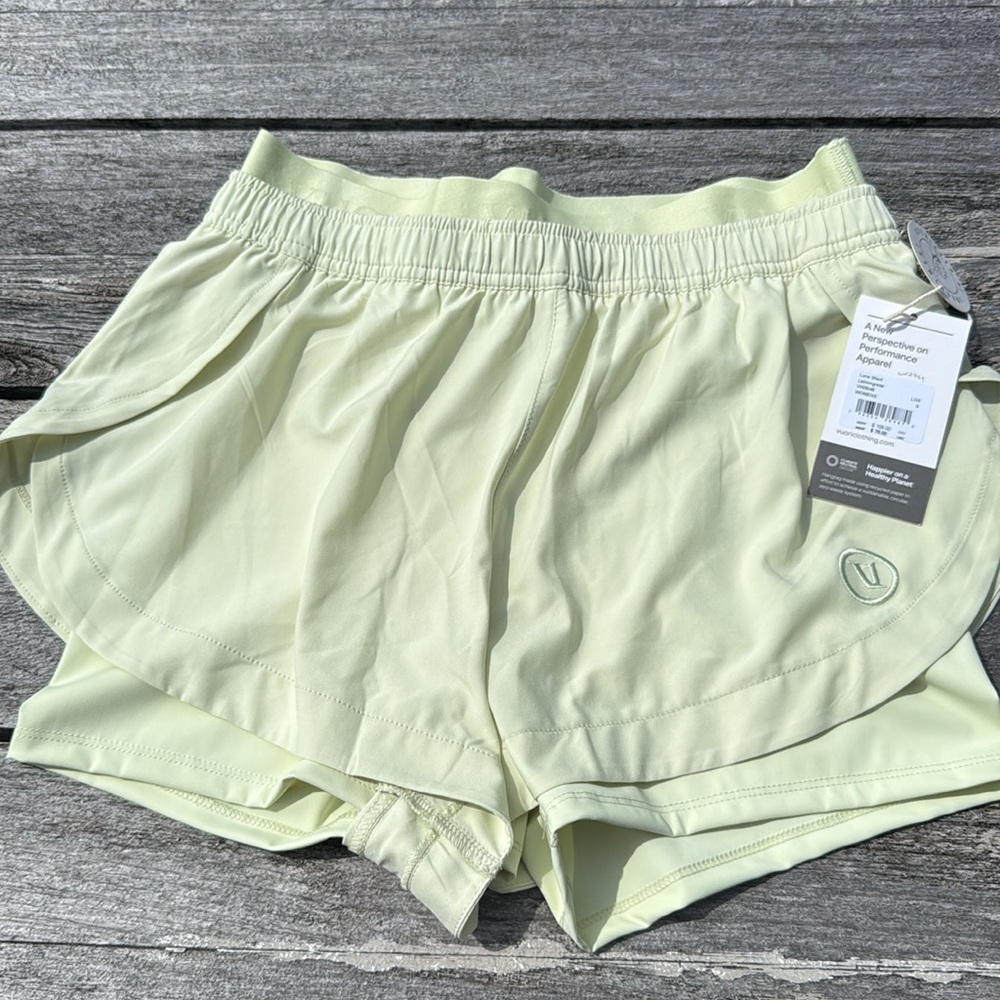 VUORI Luna Short 2" LEMONGRASS GREEN SIZE SMALL NWT